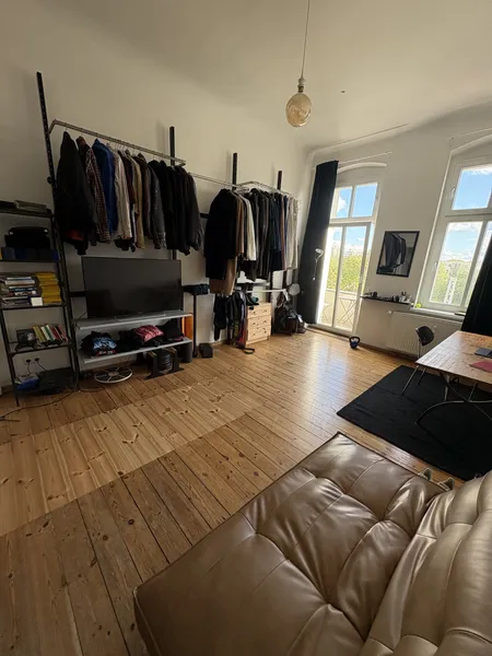 Wohnen mit Charakter: 2-Zimmer-Wohnung in Berlin-Lichtenberg — photo 1